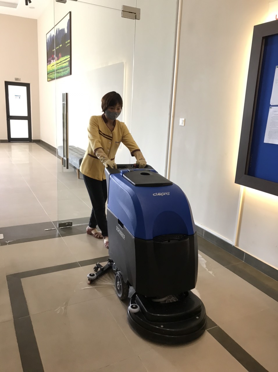 Công việc vất vả nhưng nắng mưa không ngại khó khăn